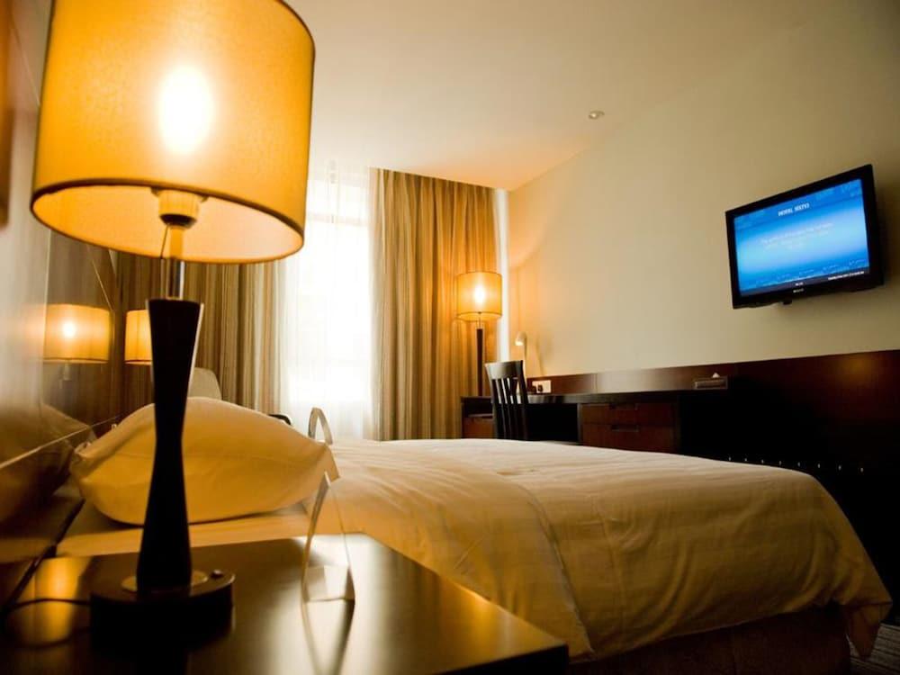 Hotel Sixty3